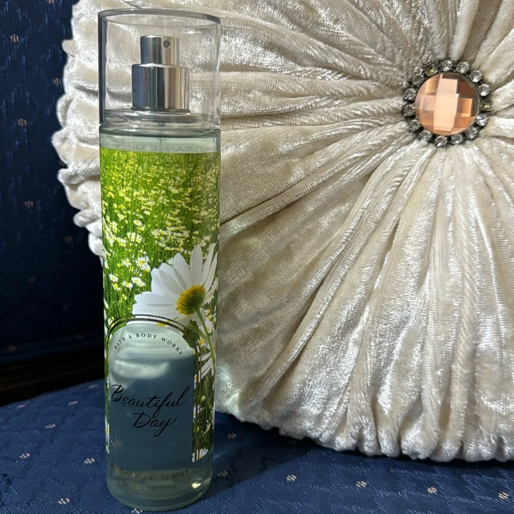 BATH & BODY WORKS SET. . . BEAUTIFUL DAY SCENT - Picture 3 of 6